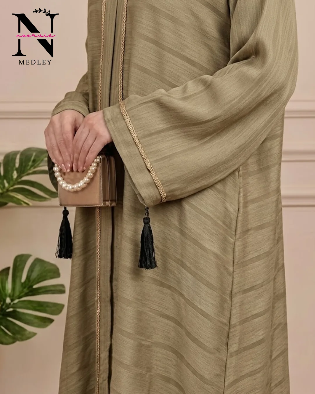 Noor-e-Gold Dubai Abaya - Image 3